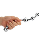 cuentas anales bolas de metal en una mano
